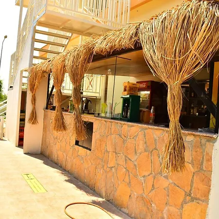 Otel Nora 2*