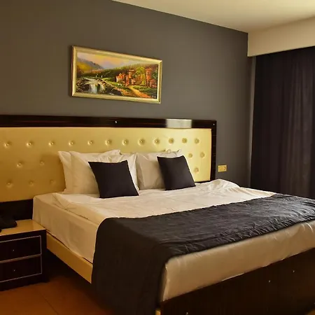 Nora Otel Side
